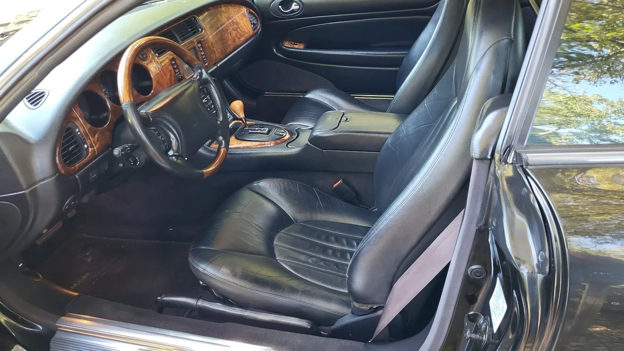 2000 Jaguar X100 XKR - Image 2 of 15