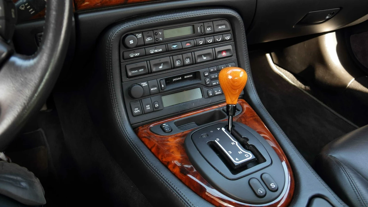 2000 Jaguar X100 XKR - Image 10 of 28