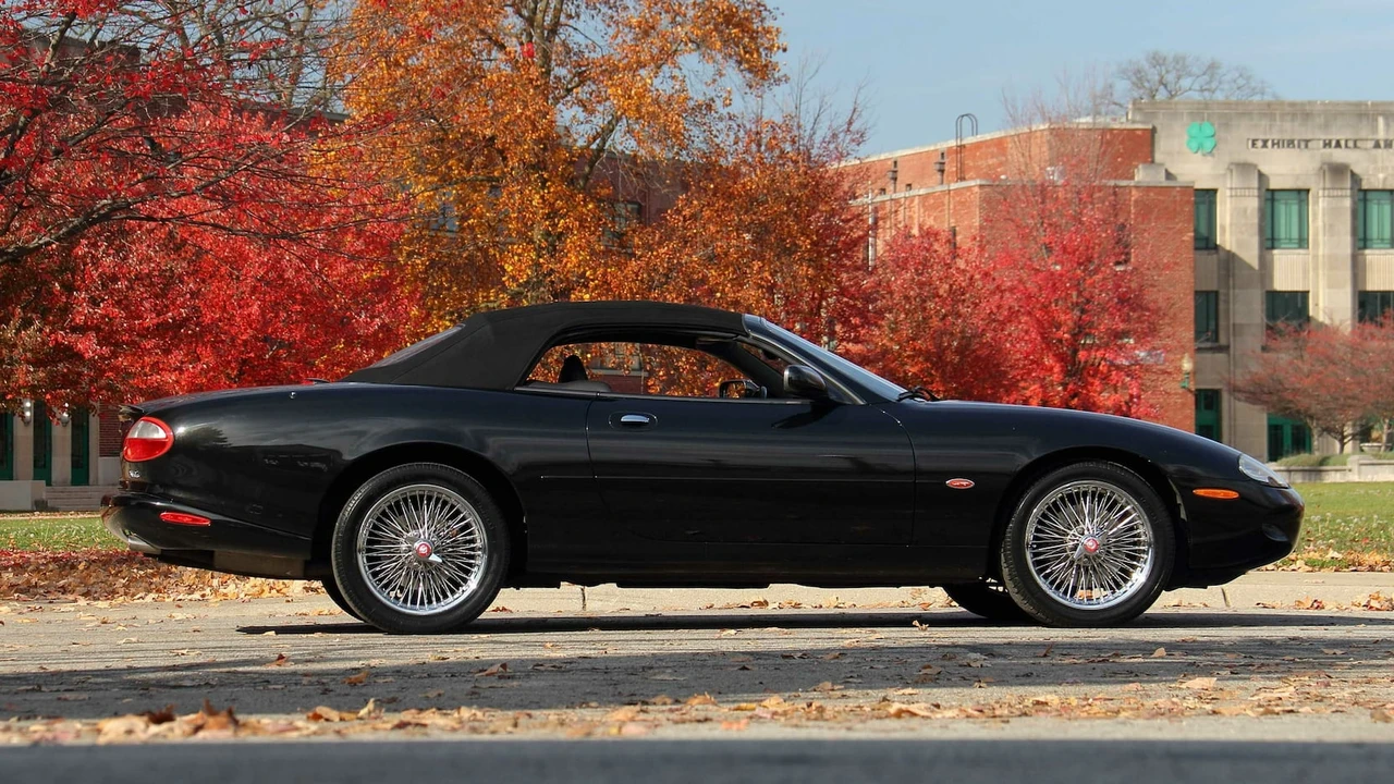 2000 Jaguar X100 XKR - Image 2 of 28