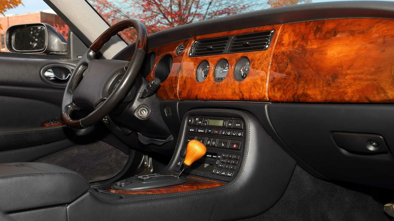 2000 Jaguar X100 XKR - Image 24 of 28