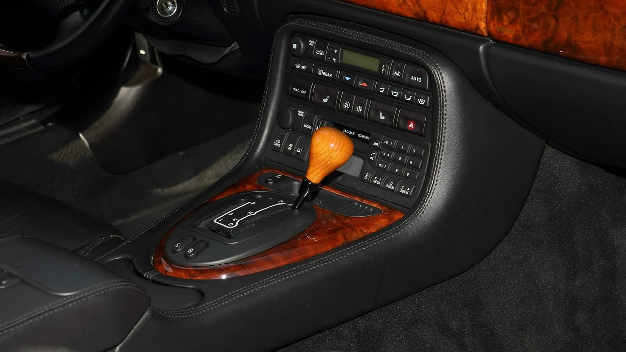 2000 Jaguar X100 XKR - Image 26 of 28