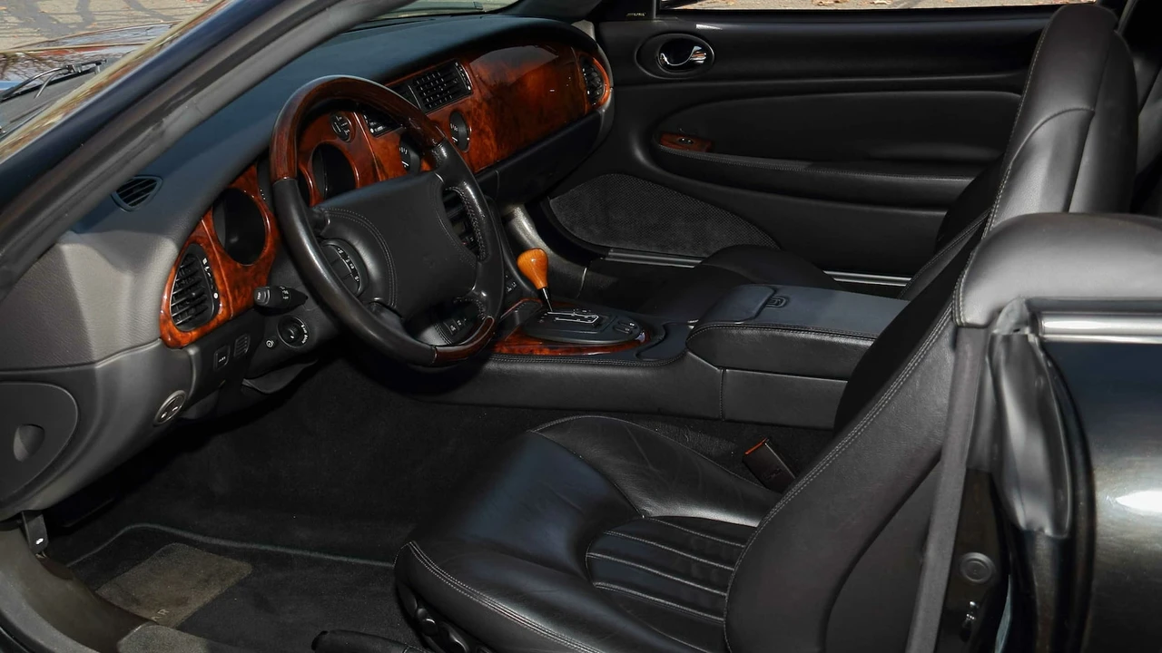 2000 Jaguar X100 XKR - Image 4 of 28