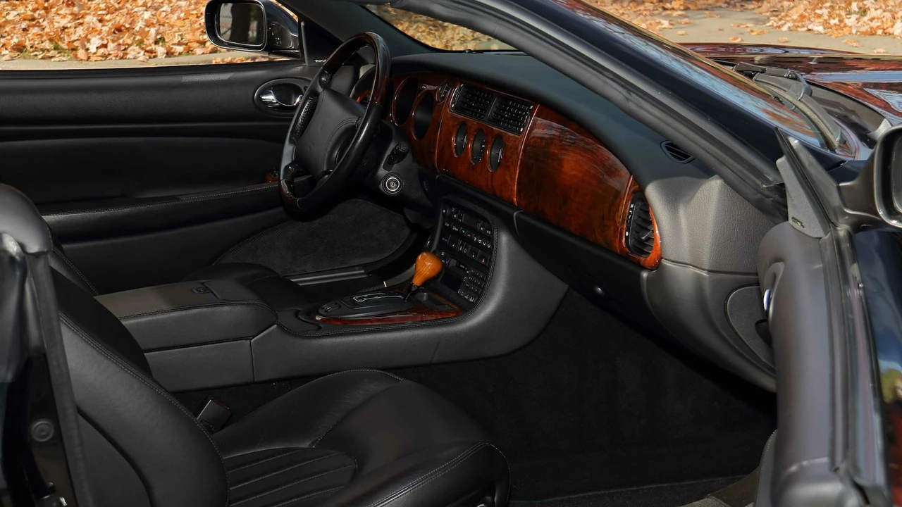 2000 Jaguar X100 XKR - Image 5 of 28