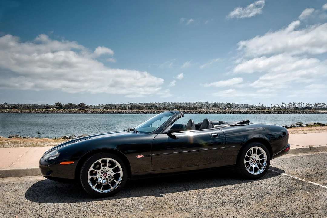 2000 Jaguar X100 XKR - Image 2 of 31