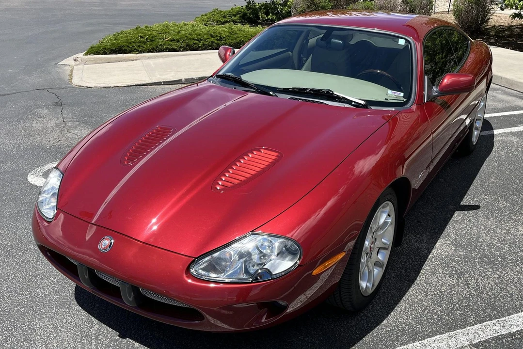 2000 Jaguar X100 XKR - Image 2 of 31