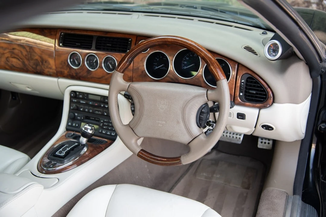 2000 Jaguar X100 XKR - Image 2 of 30