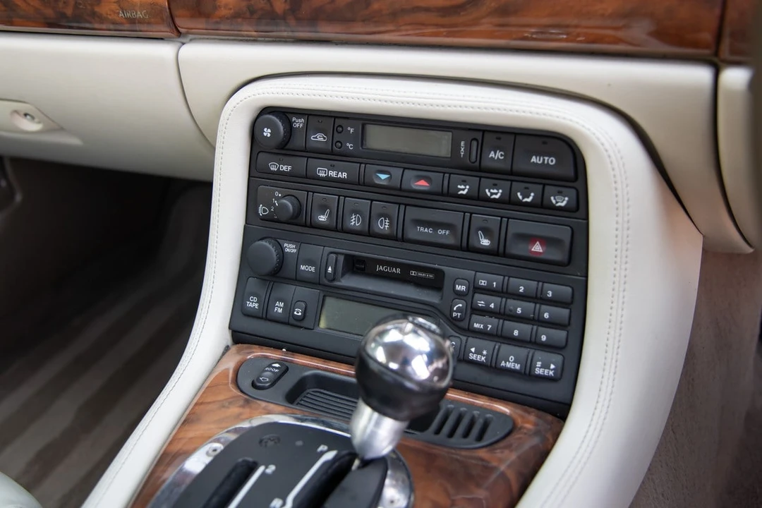2000 Jaguar X100 XKR - Image 14 of 30