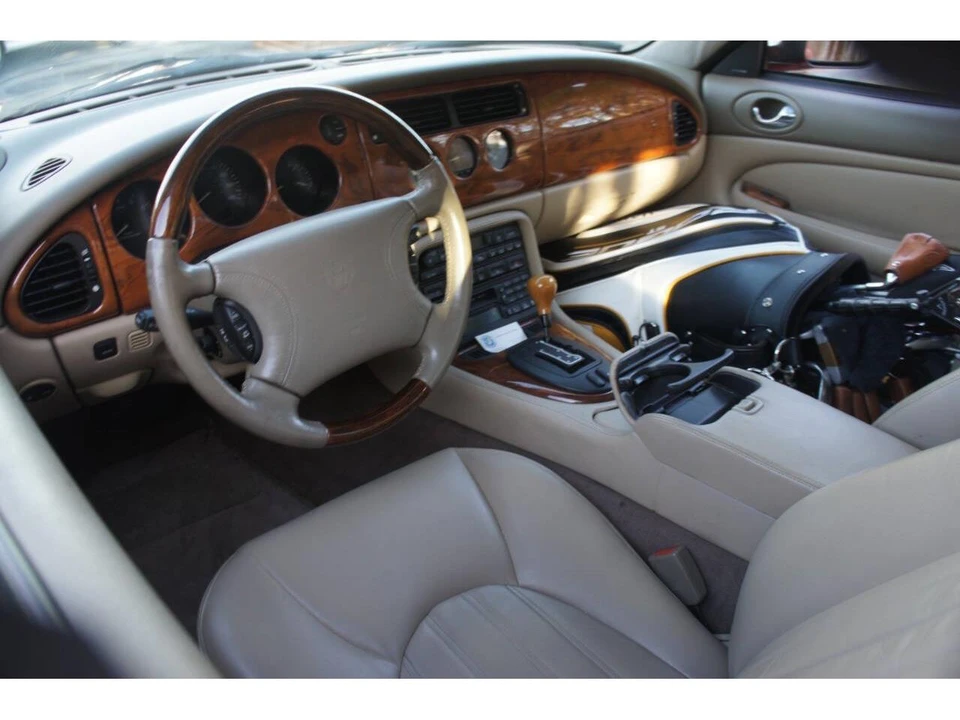 2000 Jaguar X100 XKR - Image 3 of 23