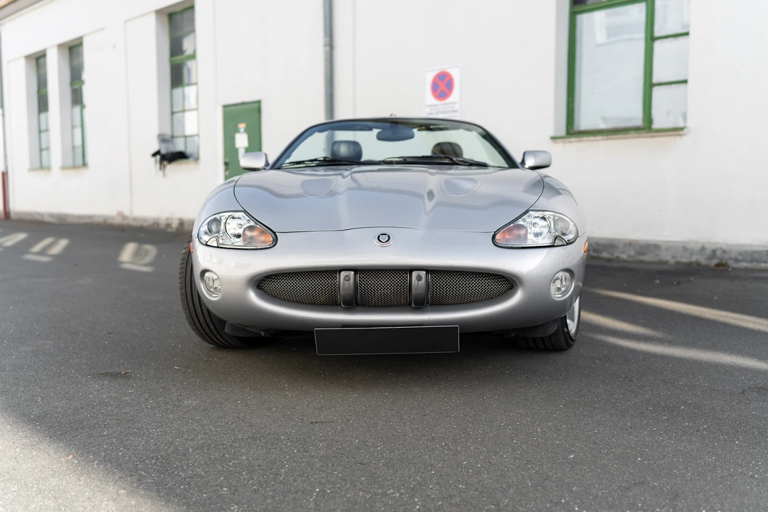 2000 Jaguar X100 XKR - Image 2 of 31