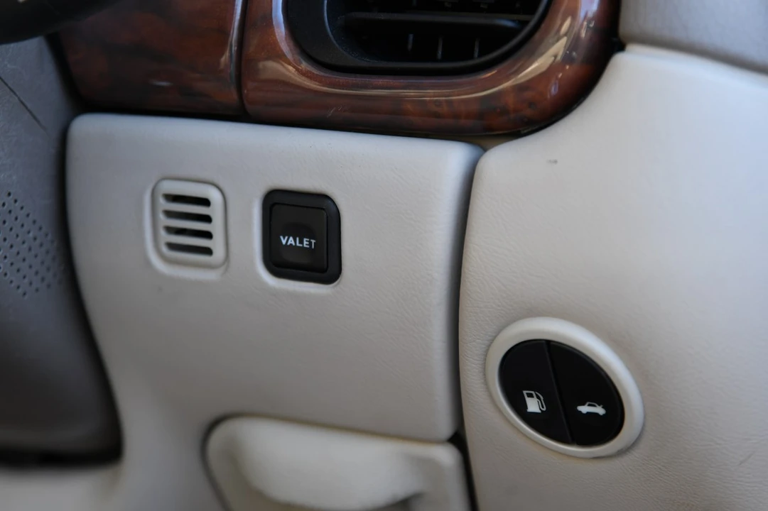 2000 Jaguar X100 XKR - Image 13 of 30