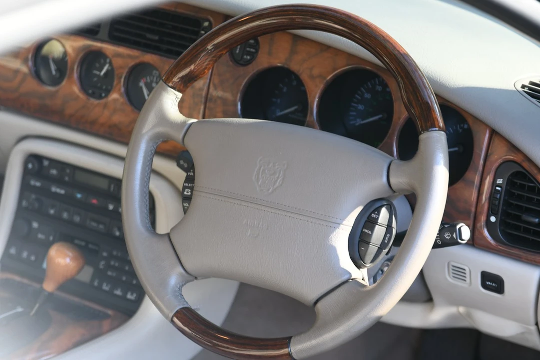 2000 Jaguar X100 XKR - Image 6 of 30