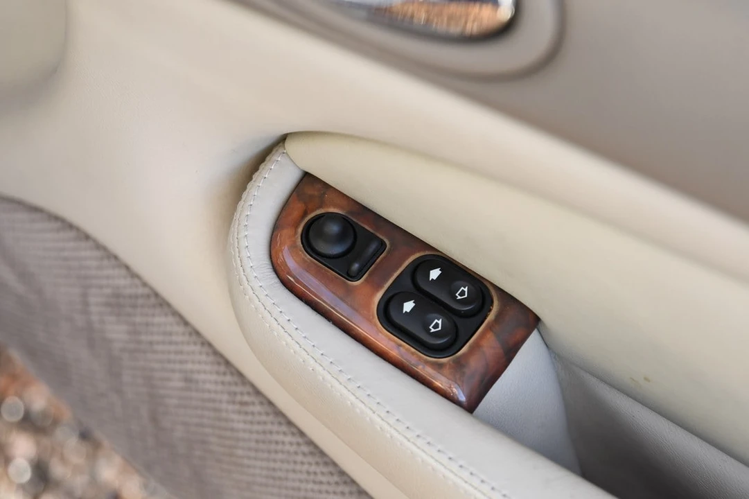 2000 Jaguar X100 XKR - Image 11 of 30