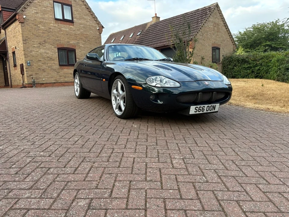 2000 Jaguar X100 XKR - Image 2 of 30