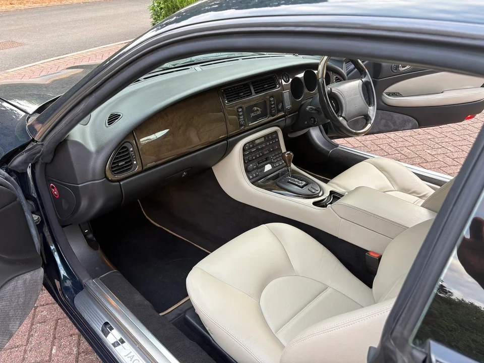 2000 Jaguar X100 XKR - Image 19 of 30
