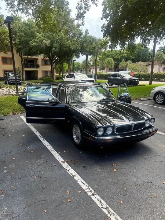 2000 Jaguar X308 XJ - Image 2 of 8