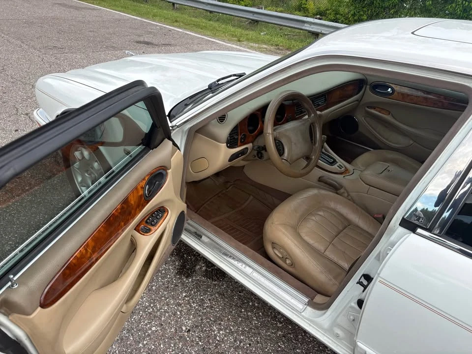 2000 Jaguar X308 XJ - Image 9 of 16