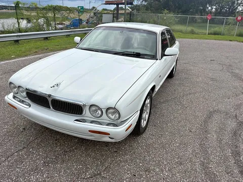 2000 Jaguar XJ8 Base