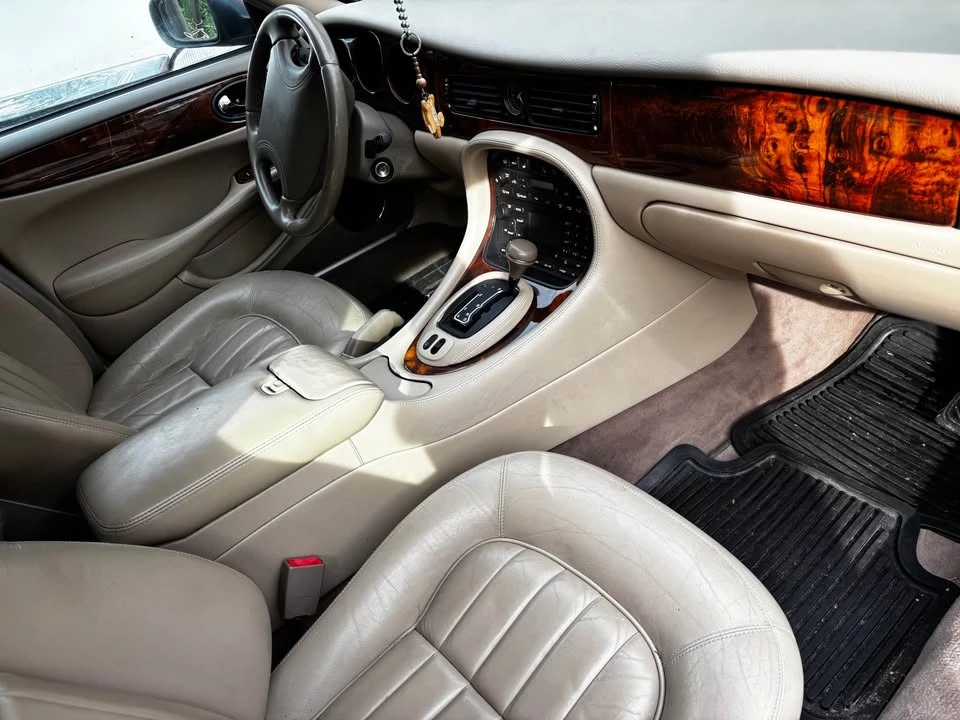 2000 Jaguar X308 XJ - Image 4 of 10