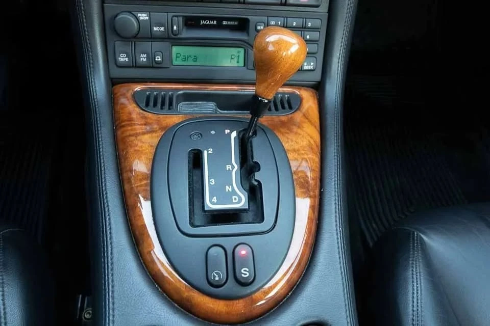 2000 Jaguar XK - Image 16 of 20