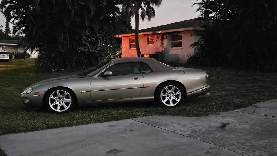 2000 Jaguar X100 XK8 - Image 3 of 4