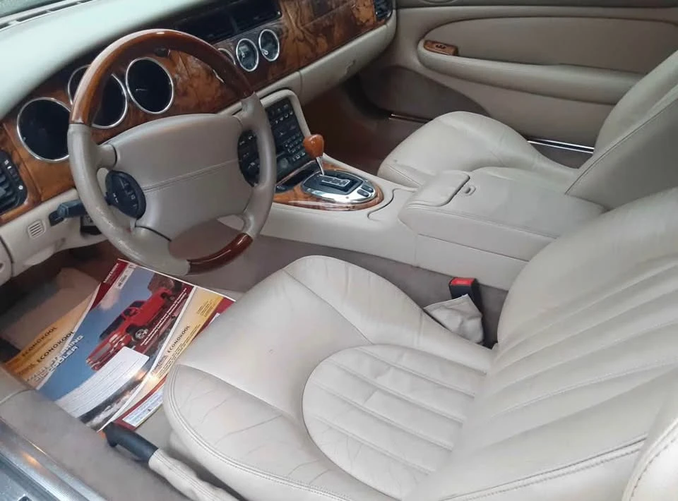 2000 Jaguar X100 XK8 - Image 4 of 8