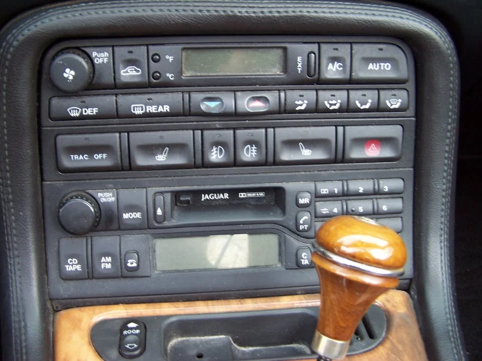 2000 Jaguar X100 XK8 - Image 12 of 20