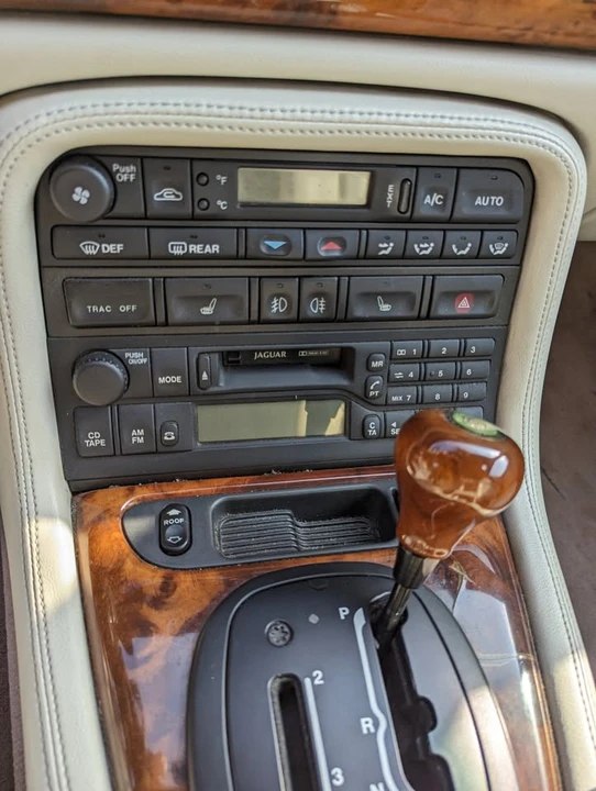 2000 Jaguar X100 XK8 - Image 3 of 9