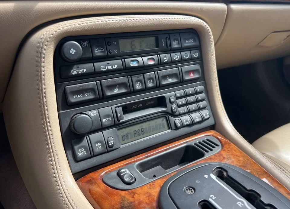 2000 Jaguar X100 XKR - Image 8 of 15