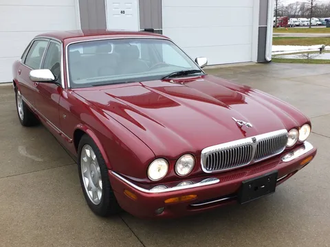 2000 Jaguar XJ8 Supercharged Vanden Plas Super 8 Sedan