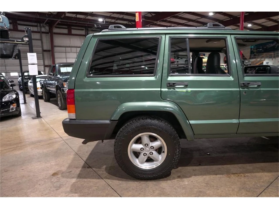 2000 Jeep XJ Cherokee - Image 9 of 31