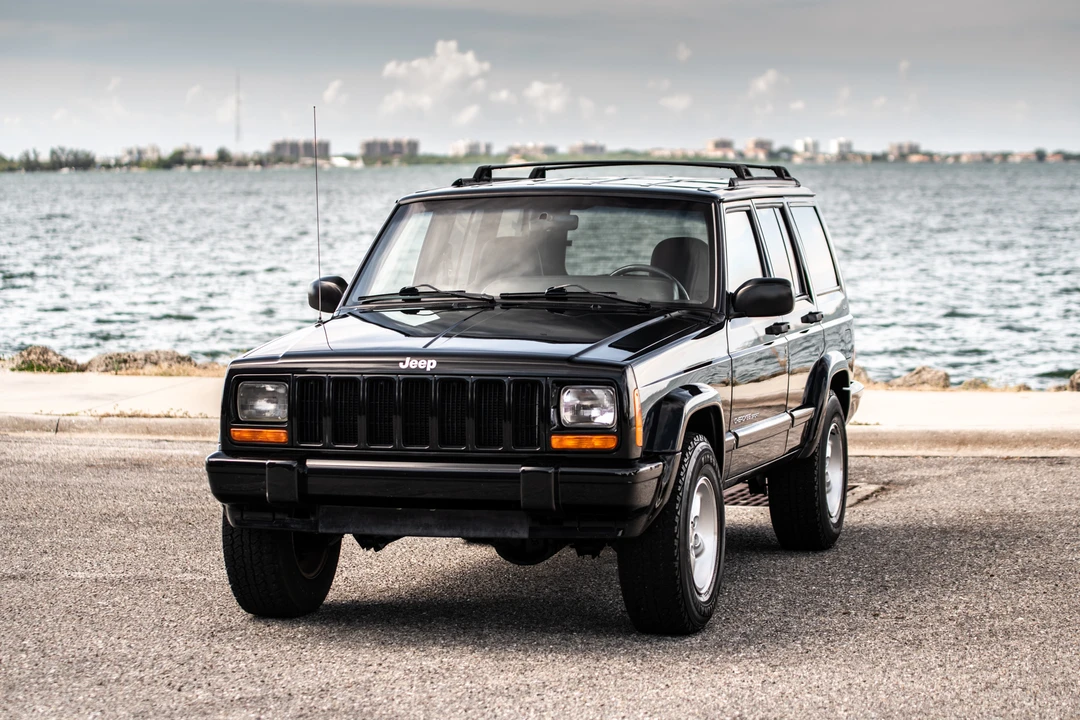 2000 Jeep XJ Cherokee - Image 2 of 31