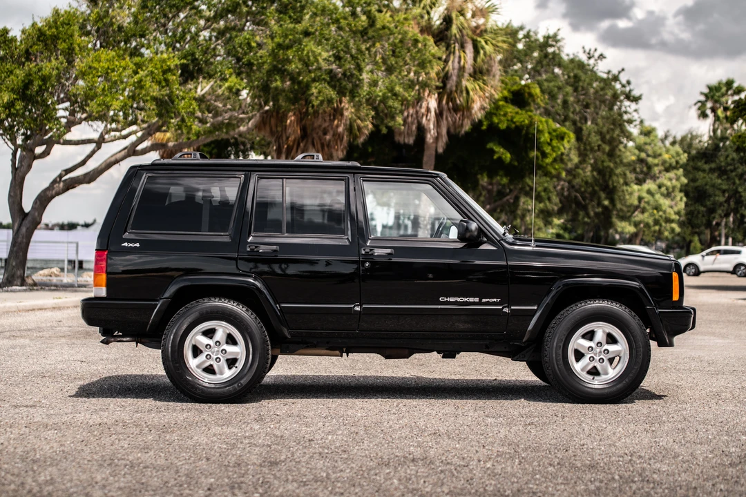 2000 Jeep XJ Cherokee - Image 17 of 31