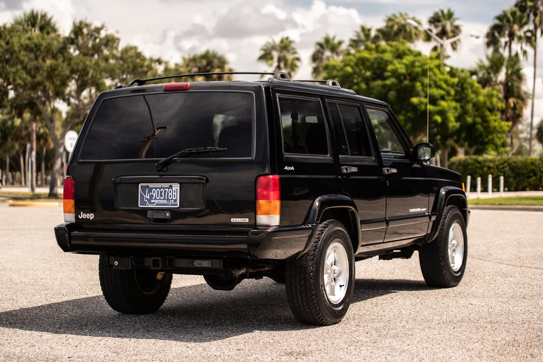 2000 Jeep XJ Cherokee - Image 16 of 31