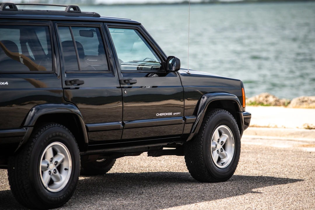 2000 Jeep XJ Cherokee - Image 28 of 31