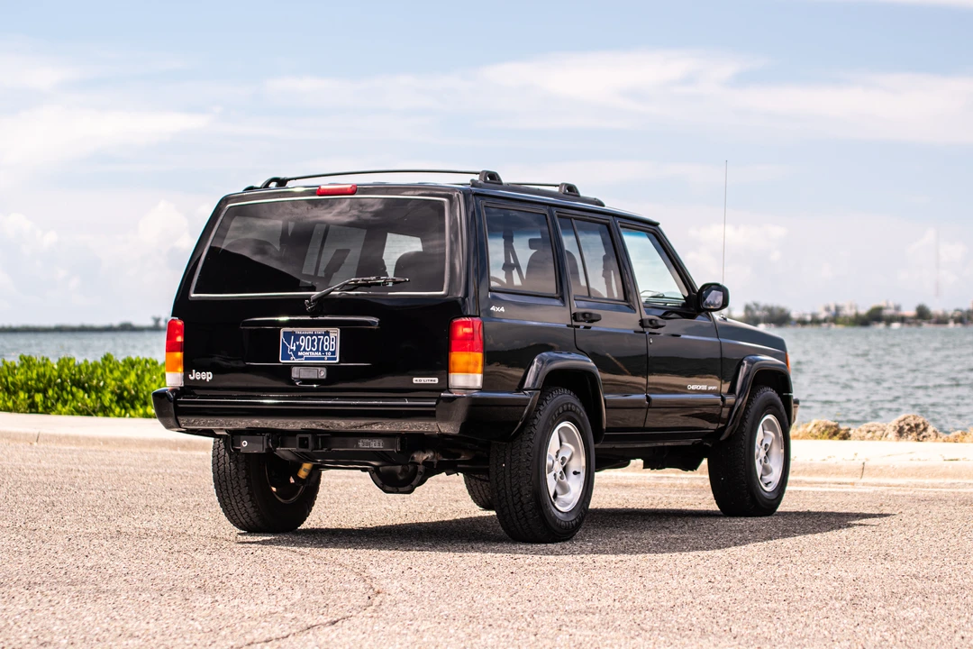 2000 Jeep XJ Cherokee - Image 15 of 31