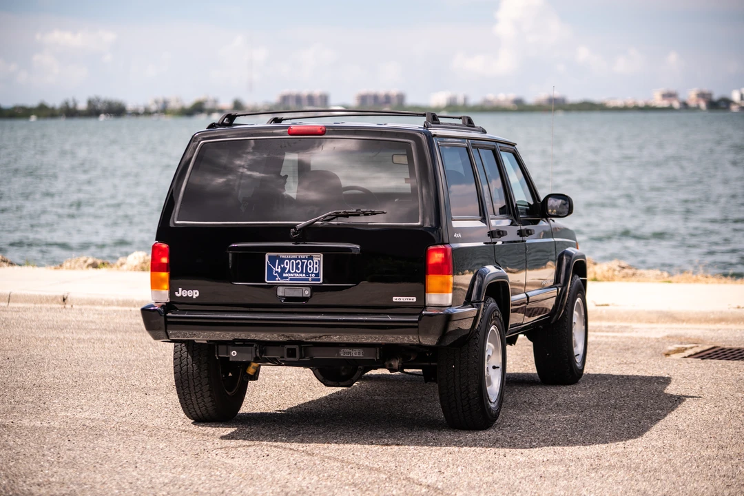 2000 Jeep XJ Cherokee - Image 13 of 31