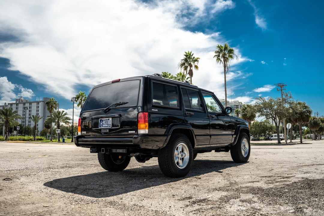 2000 Jeep XJ Cherokee - Image 14 of 31