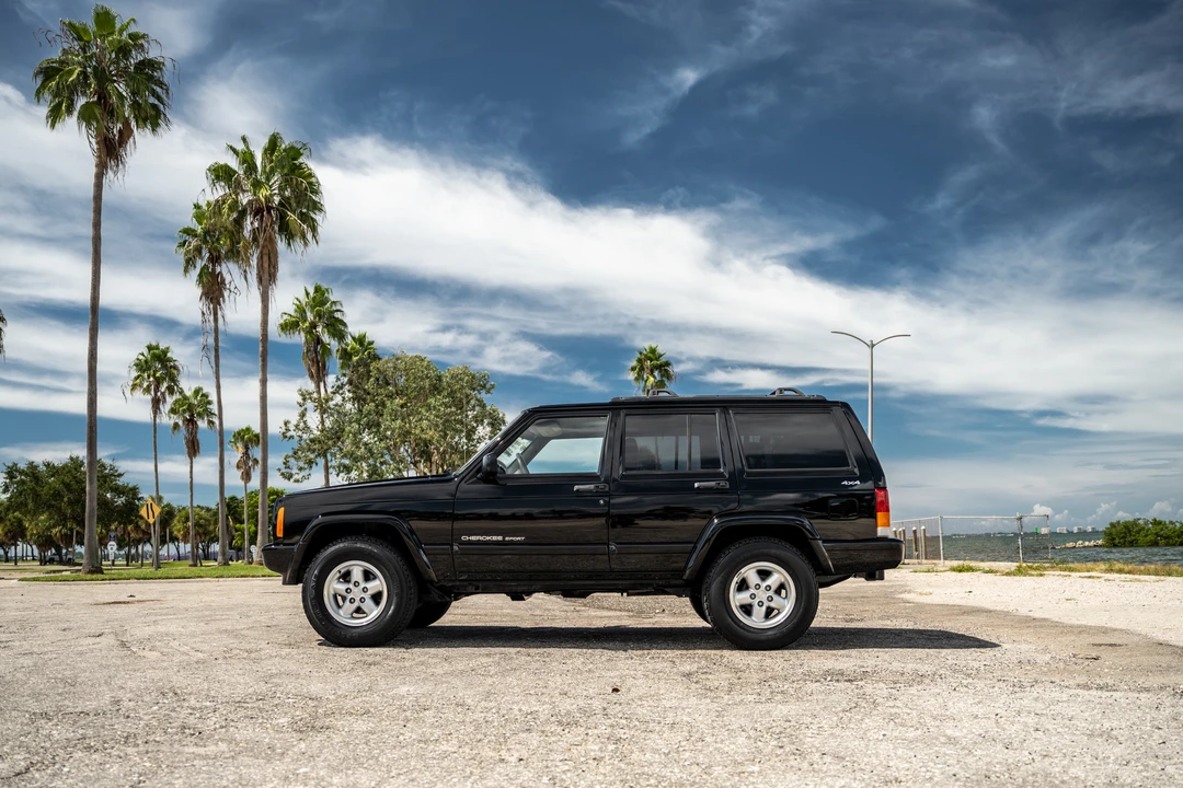 2000 Jeep XJ Cherokee - Image 5 of 31