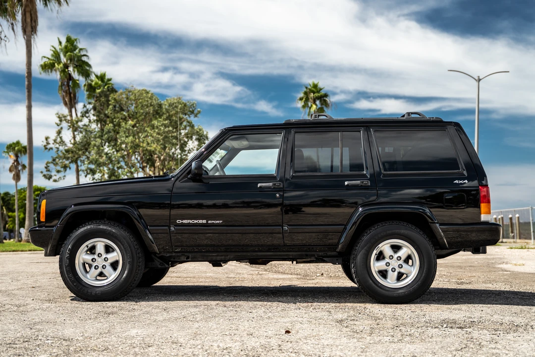 2000 Jeep XJ Cherokee - Image 6 of 31