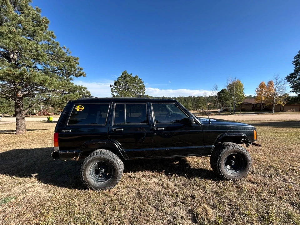 2000 Jeep XJ Cherokee - Image 3 of 9