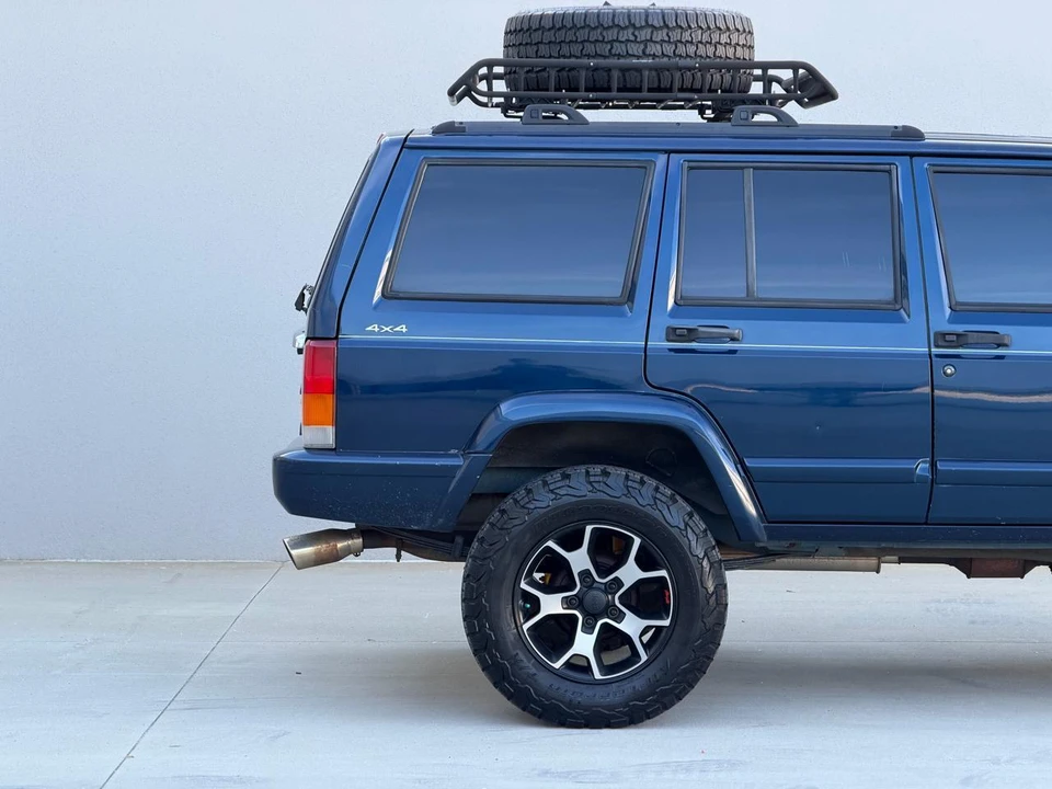2000 Jeep XJ Cherokee - Image 9 of 31