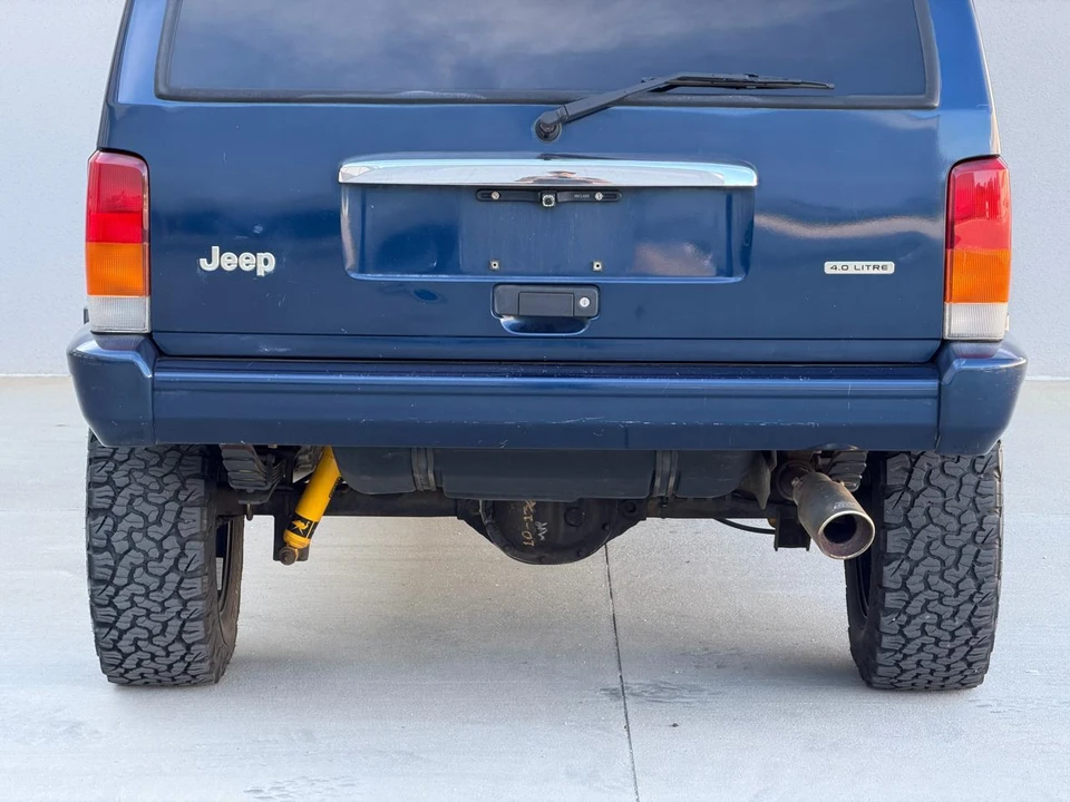 2000 Jeep XJ Cherokee - Image 11 of 31