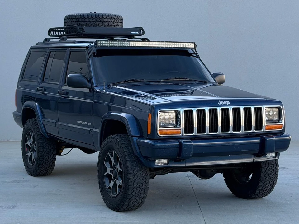2000 Jeep XJ Cherokee - Image 2 of 31