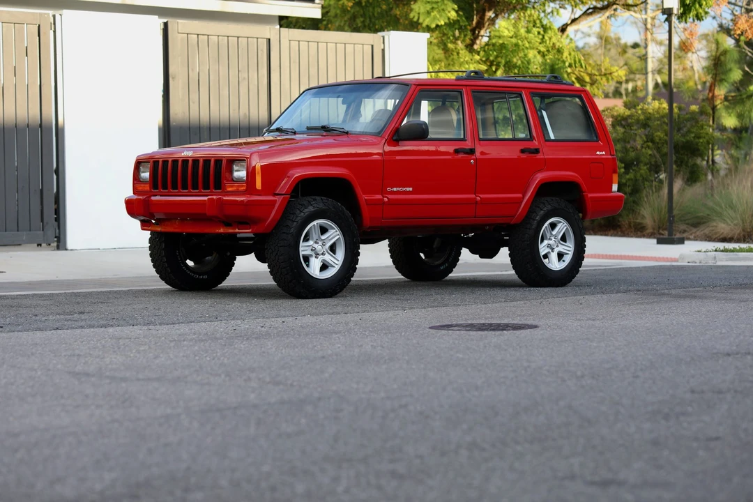 2000 Jeep XJ Cherokee - Image 3 of 31