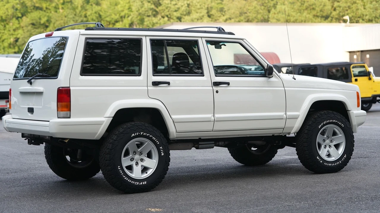 2000 Jeep XJ Cherokee - Image 11 of 22