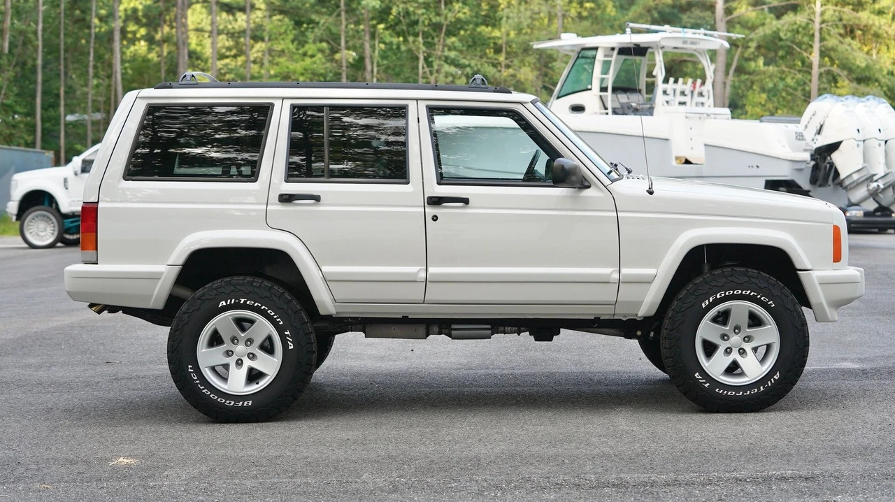 2000 Jeep XJ Cherokee - Image 12 of 22