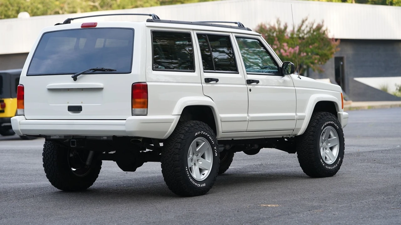 2000 Jeep XJ Cherokee - Image 10 of 22