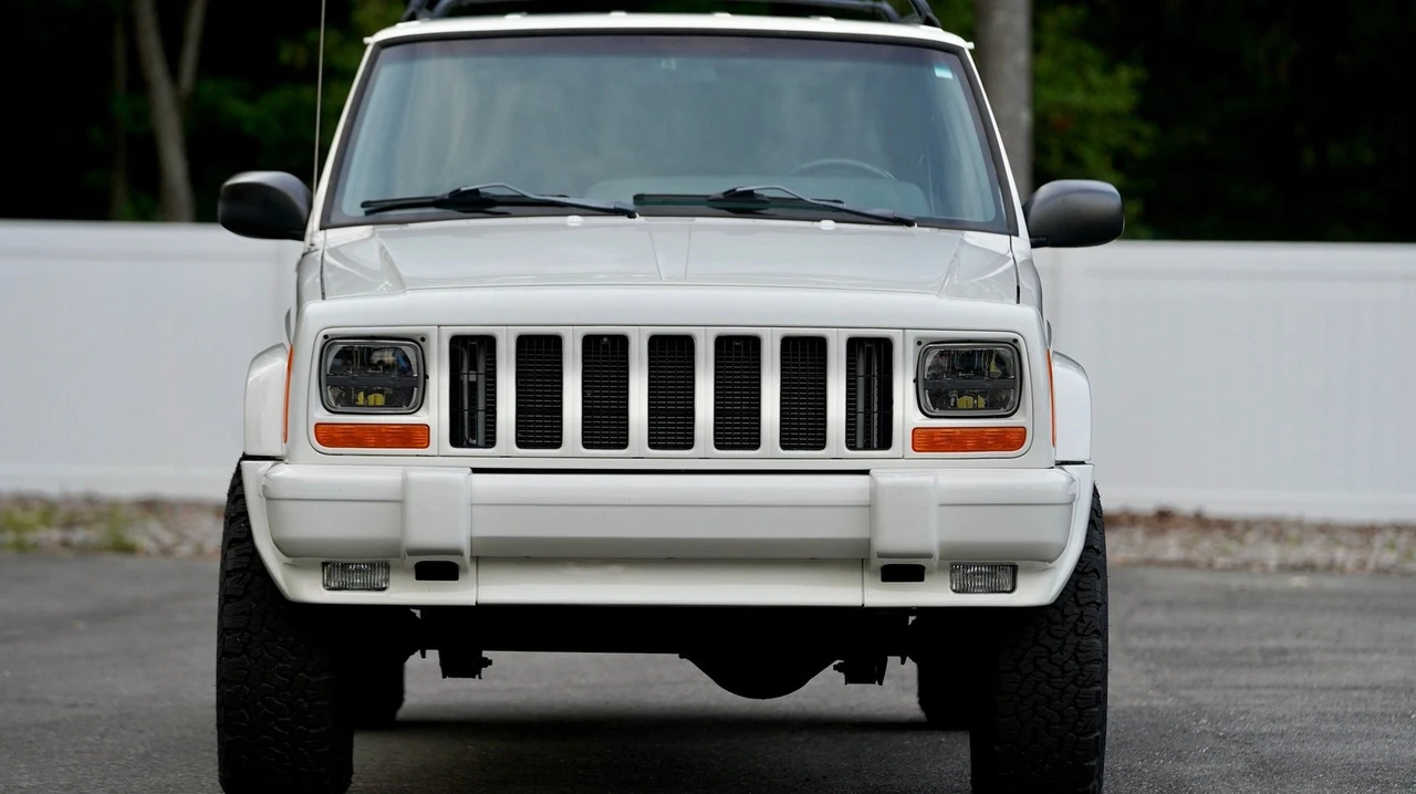 2000 Jeep XJ Cherokee - Image 16 of 22