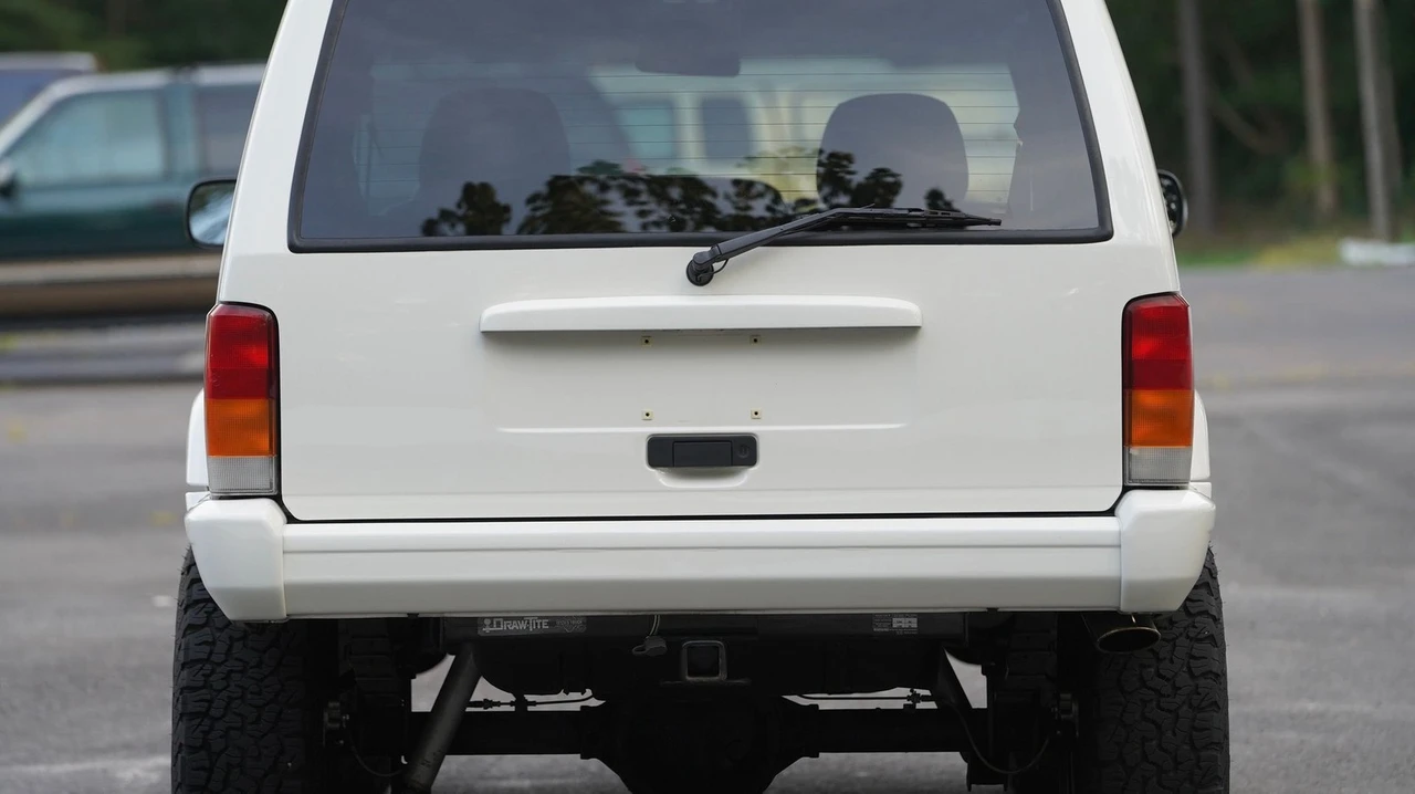 2000 Jeep XJ Cherokee - Image 9 of 22