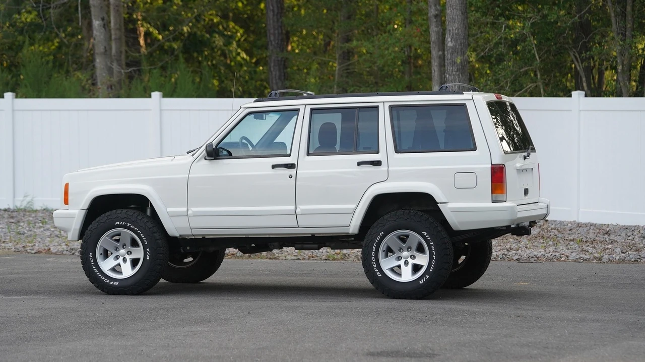2000 Jeep XJ Cherokee - Image 5 of 22